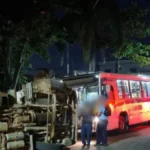 acidente entre caminhao e onibus mobiliza equipes no bai 1785493214805