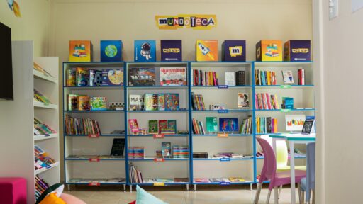 Biblioteca Pública de Divinópolis estreia primeira Mundoteca de MG com 800 livros e cultura grátis
