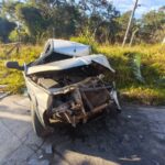 colisao entre carro e caminhao deixa motorista ferida e 1785006874986