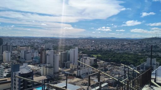 Divinópolis enfrenta elevação nas temperaturas e alerta para baixa umidade nesta sexta-feira
