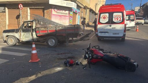 Acidente grave entre moto e caminhonete mobiliza resgate em Divinópolis