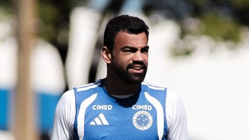 Cruzeiro enfrenta Internacional com seis jogadores pendurados no Brasileirão