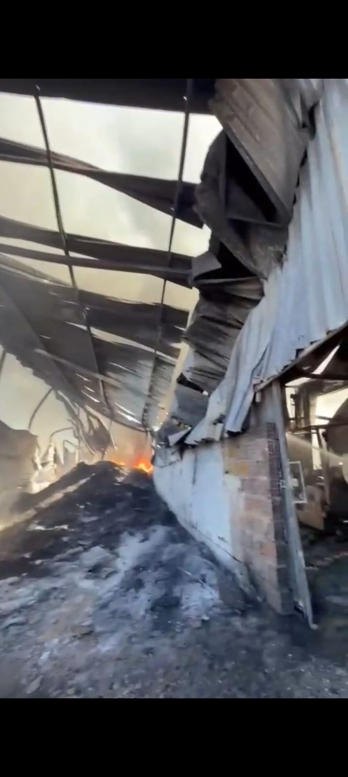 Incêndio de grandes proporções consome 90% de indústria em Perdigão