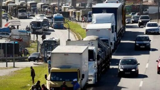 Minas Gerais enfrenta crise na renovação de motoristas de caminhão