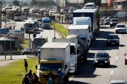 Minas Gerais enfrenta crise na renovação de motoristas de caminhão
