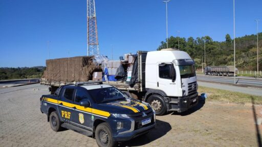PRF apreende mais de 4 mil litros de cachaça transportados em embalagens de agrotóxicos