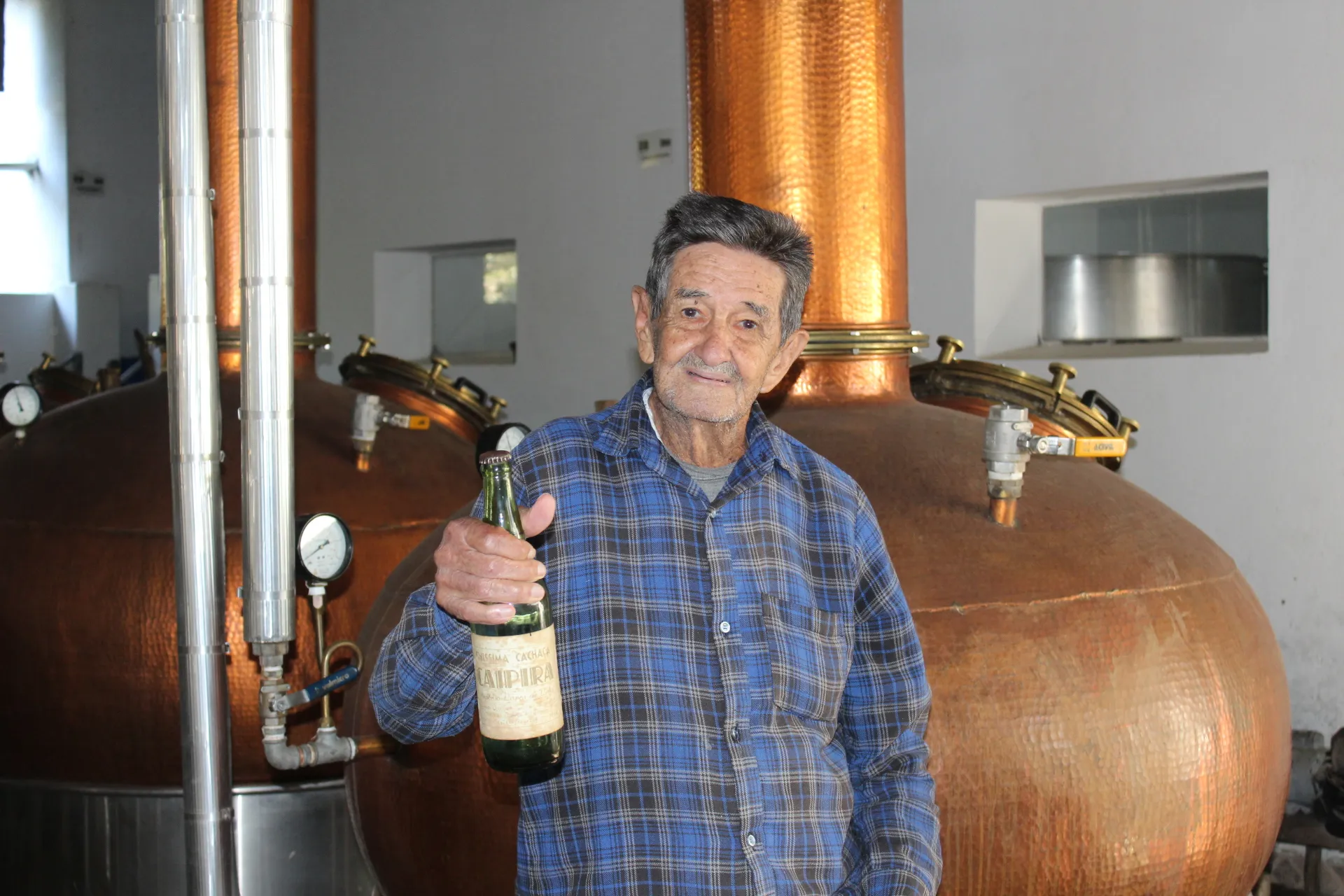 Cachaça Caipira: oito décadas de tradição familiar e memória em Itapecerica