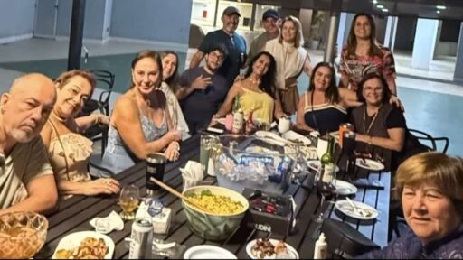 Celebração de aniversário reúne amigos em encontro festivo na região
