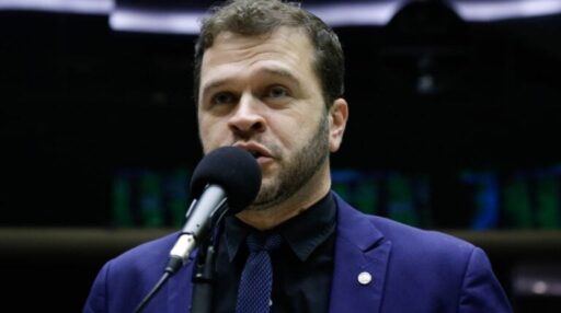 Charlles Evangelista renuncia à vice de Flávio Roscoe para focar na Câmara