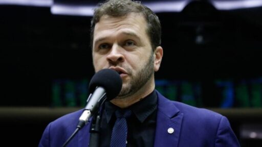 Charlles Evangelista renuncia à vice de Flávio Roscoe para focar na Câmara