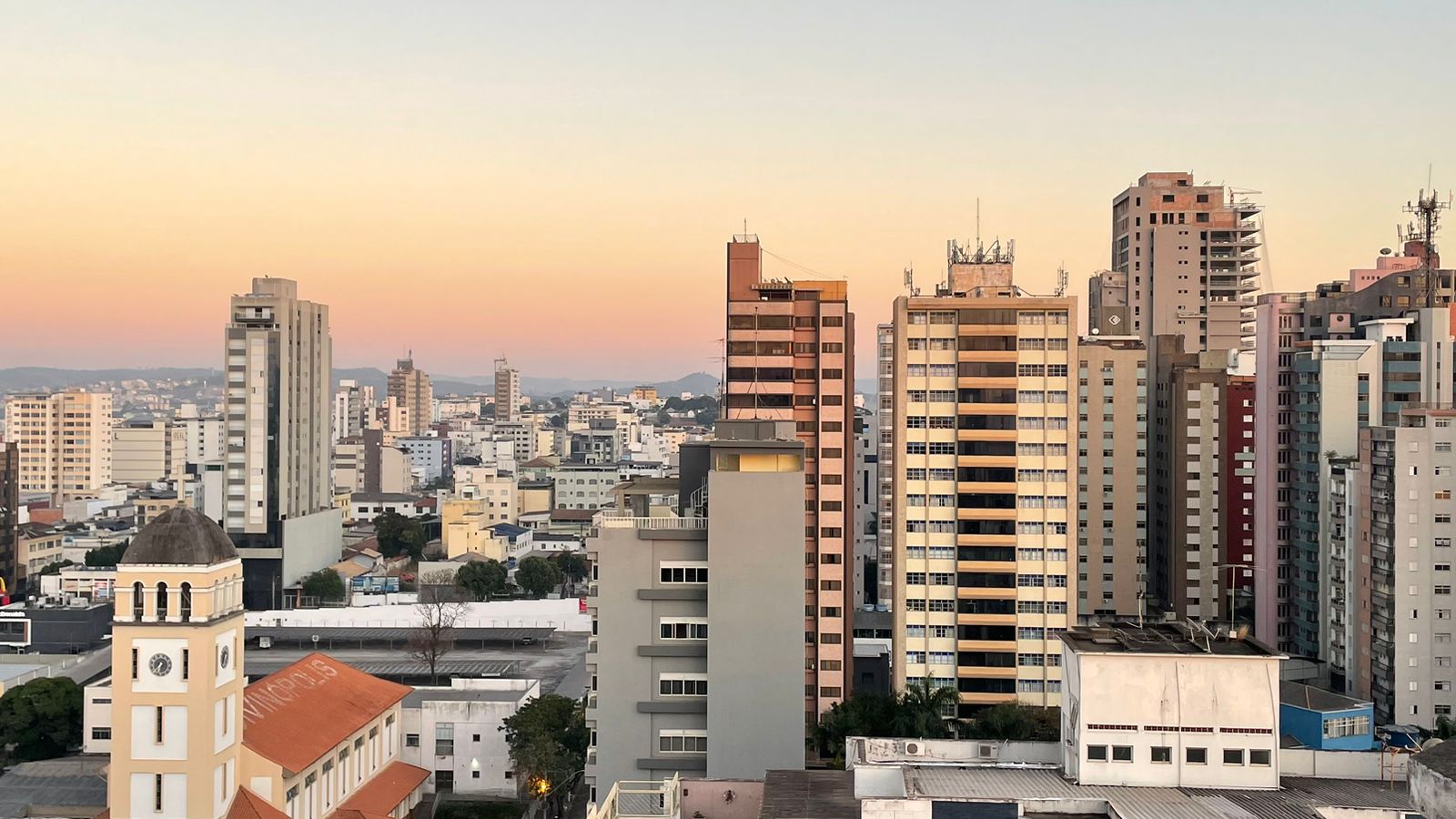 Divinópolis enfrenta tempo seco e alerta de baixa umidade nesta terça-feira
