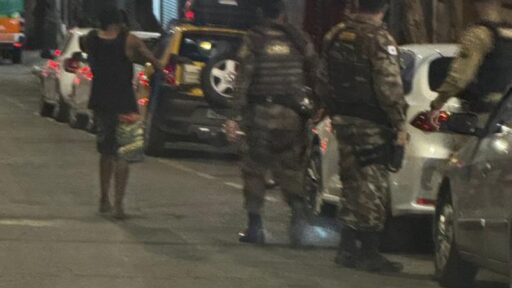 Insegurança em Divinópolis: homem causa tumulto e vandalismo no centro da cidade