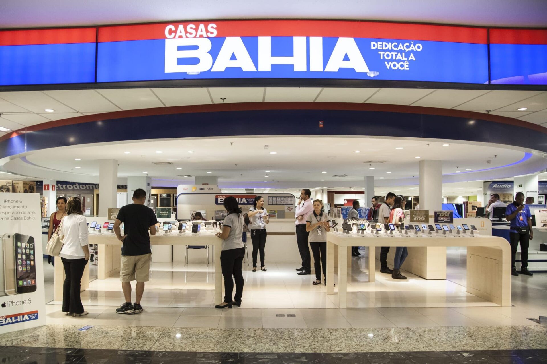Justiça suspende demissões na Casas Bahia e exige negociação sindical prévia