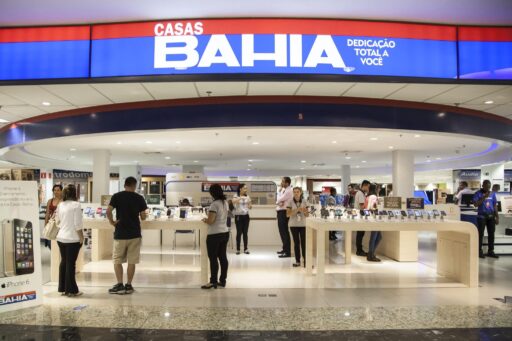Justiça suspende demissões na Casas Bahia e exige negociação sindical prévia