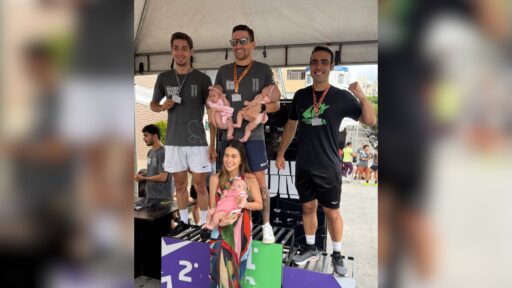 Pai de trigêmeas em Divinópolis, triatleta supera limites e concilia esporte com a rotina familiar
