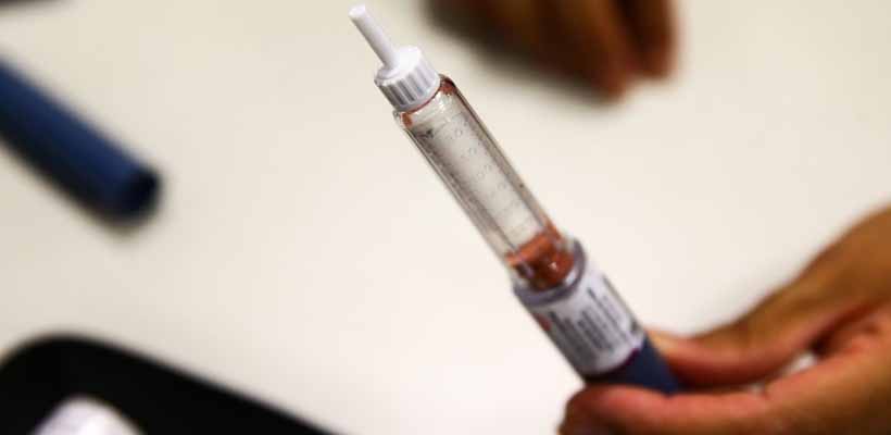 Riscos do uso de canetas emagrecedoras sem supervisão médica incluem perda muscular