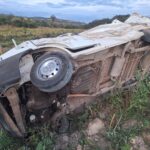 van tomba na mg 164 apos estouro de pneu em pedra do ind 1785925691069