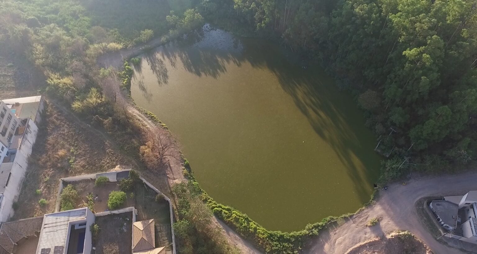 Vazamento de esgoto na Lagoa do Sidil mobiliza autoridades em Divinópolis