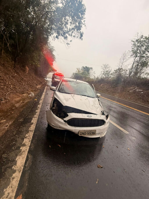 Acidente na Br-352 em Pará de Minas deixa motorista ferido após manobra evasiva