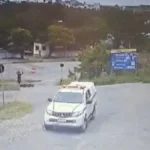 cameras de seguranca flagram colisao entre carro e moto 1790014163934