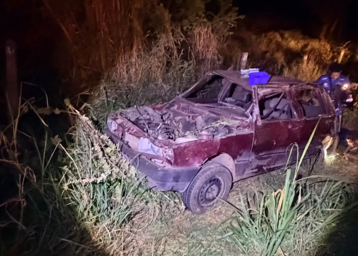 Capotamento na Br-352 deixa quatro feridos entre Onça de Pitangui e Pará de Minas