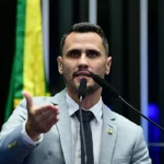 cleitinho azevedo cancela participacao em serie de entre 1788460340986