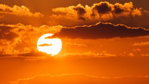 Divinópolis enfrenta alerta vermelho com previsão de calor extremo de 37°C