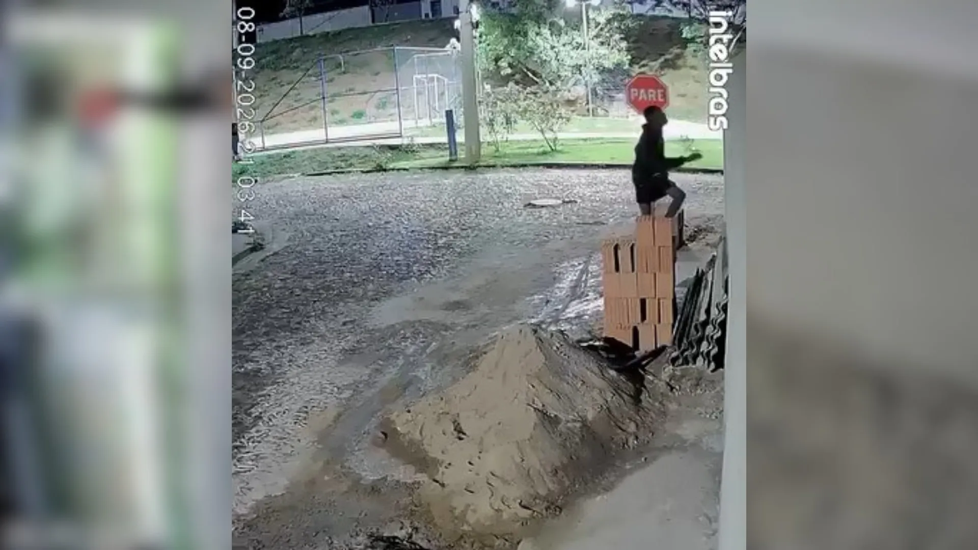 Homem furta serra em obra de Itaúna e devolve item após ser confrontado por conhecidos