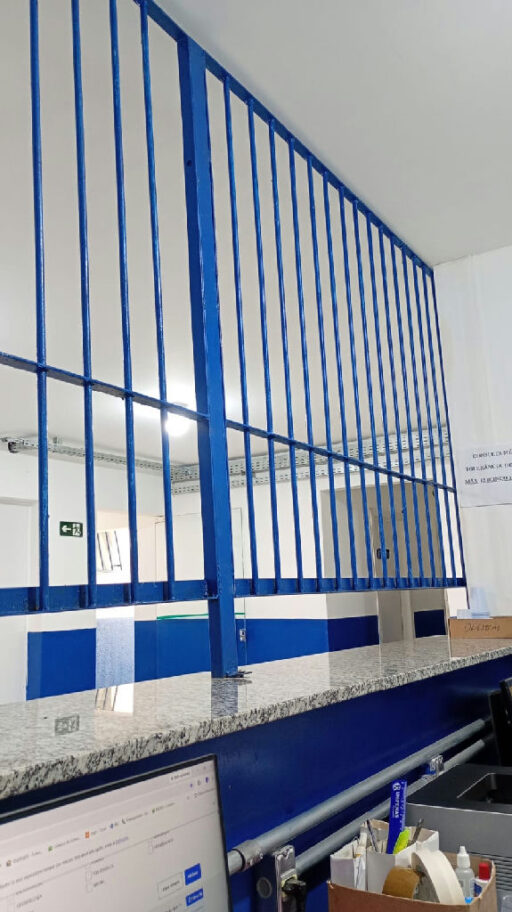 Prefeitura de Divinópolis instala grades em posto de saúde após episódios de violência