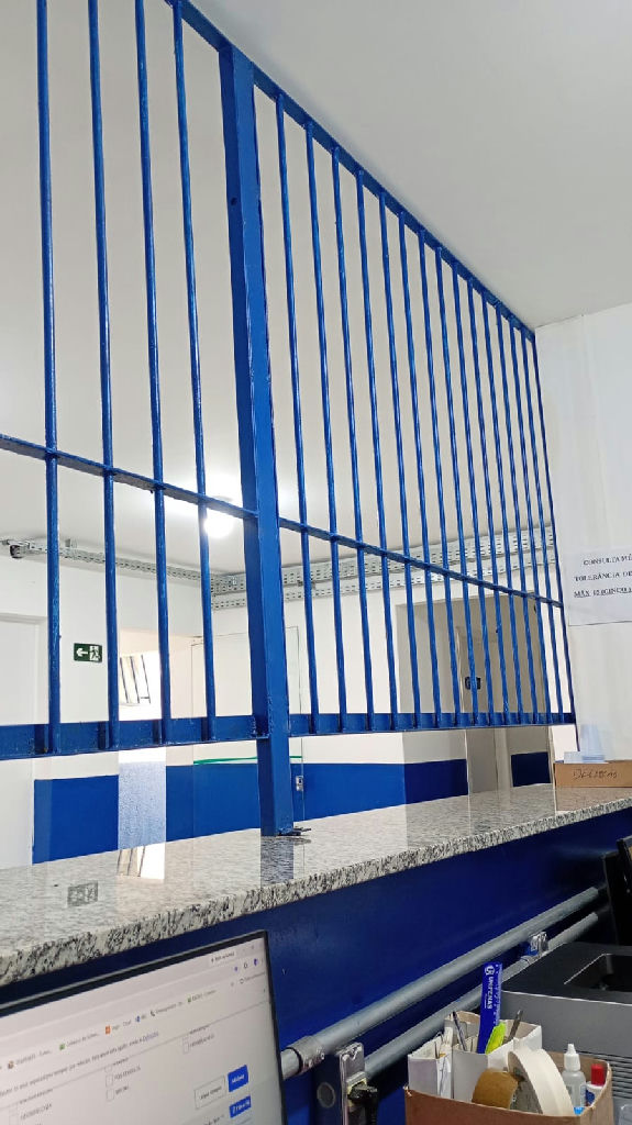 Prefeitura de Divinópolis instala grades em posto de saúde após episódios de violência