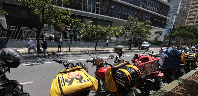 Previdência social alcança menos de 20% dos motociclistas de aplicativos no Brasil