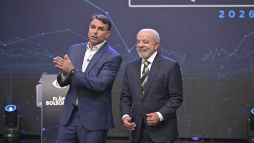 Ataques dominam e propostas escasseiam no primeiro confronto entre Lula e Flávio Bolsonaro