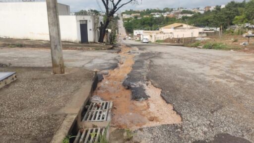 Chuvas em Divinópolis danificam obras no bairro Jardinópolis e exigem reparos