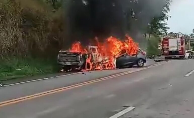 Colisão entre três veículos na Mg-050 resulta em duas mortes em Itaúna
