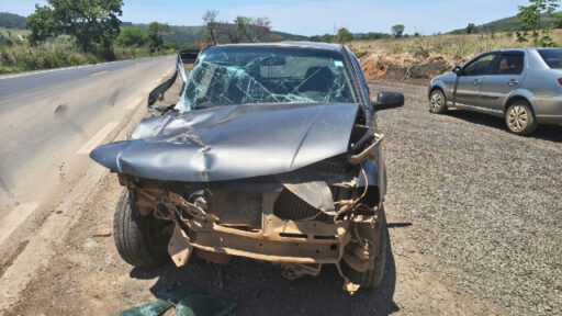 Colisão entre veículos na Br-352 deixa uma pessoa ferida em Pitangui