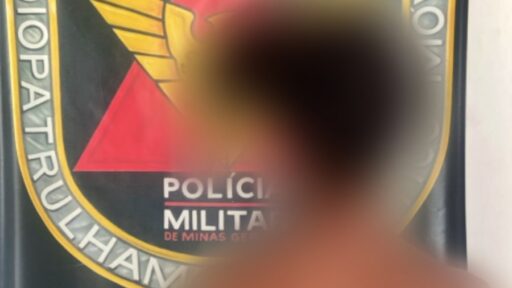 Mulher é detida em Nova Serrana após denúncia de tráfico de drogas e desacato a policiais
