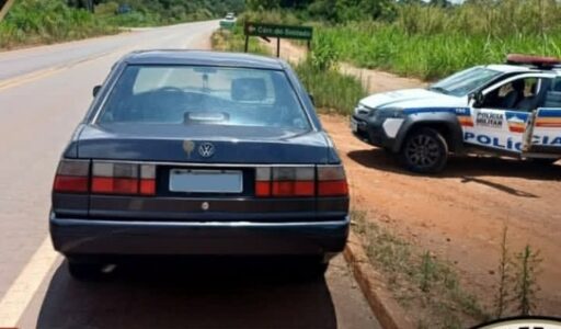 Polícia militar recupera carro furtado em rodovia mineira