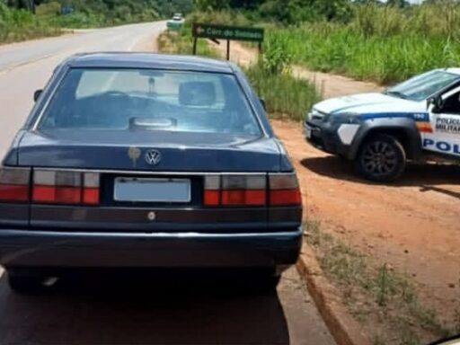 Polícia militar recupera carro furtado em rodovia mineira