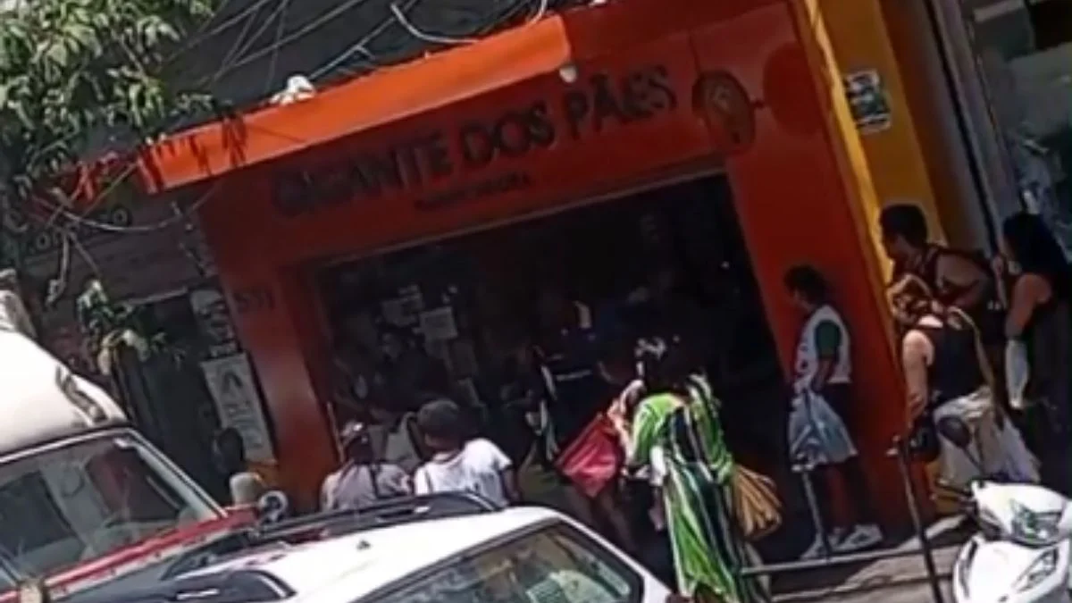 Populares detêm mulher após furto de celular no centro de Divinópolis